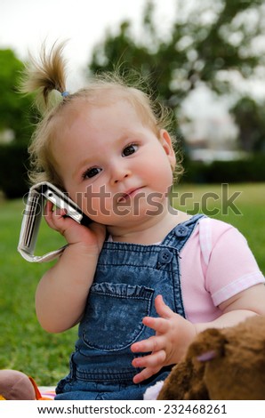 child took the cell phone she likes to listen to music