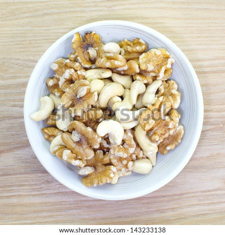Mixed Nuts , Cashew nuts and walnuts
