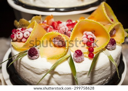 Beautiful ice cream cake decorated with fruit-shaped flowers