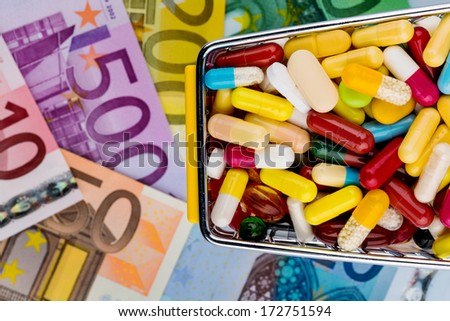 tablets, shopping cart, euro bills, symbolic photo for pharmaceuticals, health insurance, health care costs