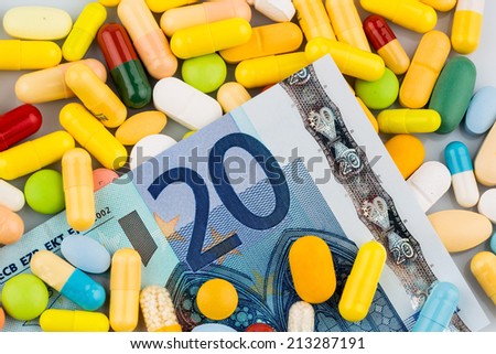euro banknotes and tablets, symbol photo for costs of medications and health insurance.
