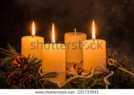 an advent wreath for christmas ensures romatinsche mood in the silent advent.