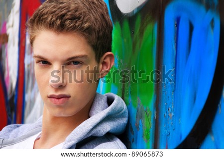 a cool-looking young man in front of graffiti Stock foto © 