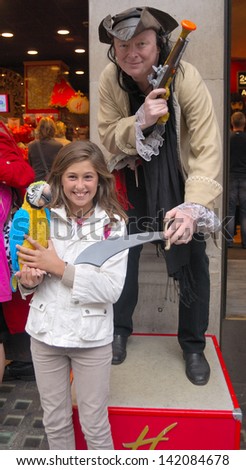 LONDON, UNITED KINGDOM - AUGUST 28: Pirate with girl at the toy store Hamleys in London on August 28, 2009 in London, United Kingdom. Hamleys is one of the world\'s best-known retailers of toys