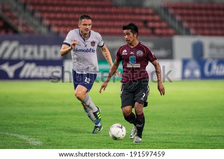 PATHUMTHANI THAILAND-MAY 05:Tana Chanabut(Crimson)of Police Utd. the ball during Thai Premier League match between Police Utd.and Songkhla Utd.at Thammasat Stadium on May 05,2014,Thailand