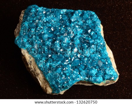 Hromdiopsid, glittering aquamarine crystal brush. Beautiful cyan-blue crystals of hromdiopsid on a substrate