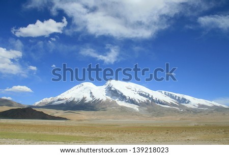 Mount Muztag Ata, the father of ice mountains, on the Pamirs Plateau, Taxkorgan, Kashgar, Xinjiang, China