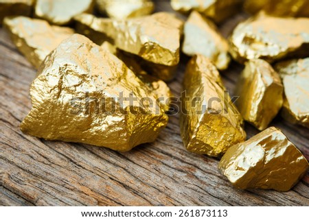 closeup pile of gold nugget on wooden table