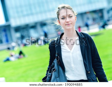 Outdoor expressive portrait of a dynamic junior executive