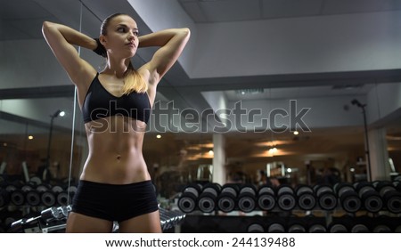 Gym.Sporty girl posing here belly press