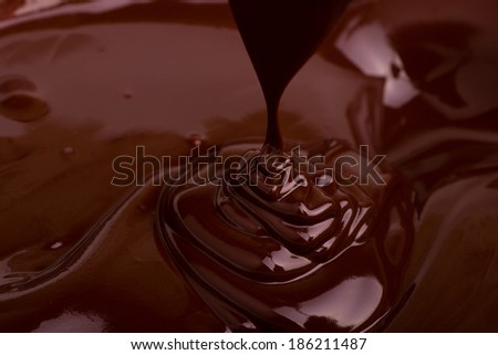 Dark chocolate flowing, macro