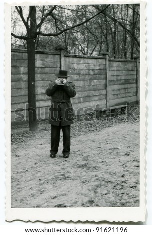 Vintage photo of man photographing (fifties)