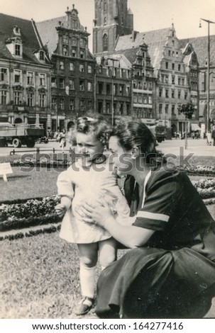 POLAND - CIRCA FIFTIES: vintage photo of mother with little unidentified daughter, Poland, circa fifties