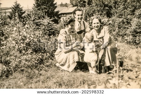 GERMANY, CIRCA THIRTIES - vintage photo of parents, grandmother and baby