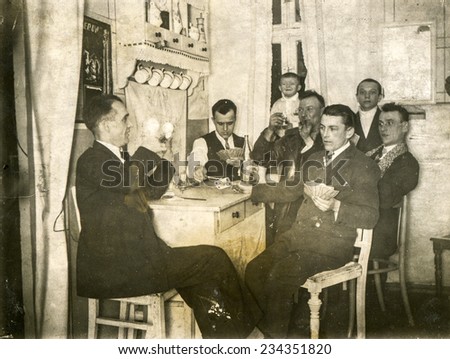 GERMANY, CIRCA 1920s: Vintage photo of group of men playing cards