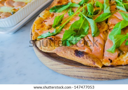 Pizza smoke salmon