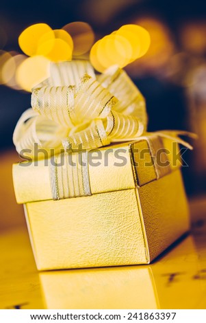 Gold Gift box - Vintage effect style pictures