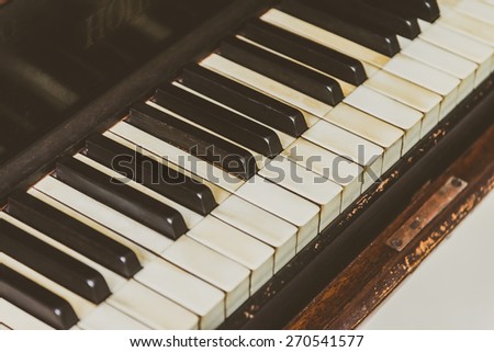 Selective focus point Piano keys - vintage filter