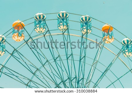 Vintage ferris wheel in the park - vintage filter effect