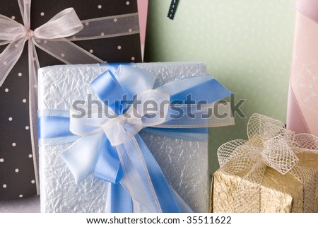 Still IMAGE-colorful gift boxes