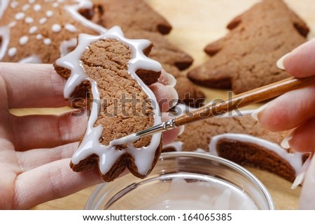 Decorating gingerbread cookies for christmas. Steps of making biscuits