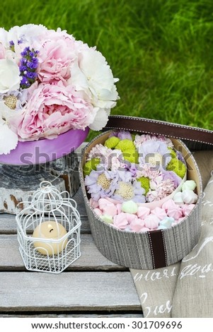 Garden party table: box of sweets and bouquet of flowers