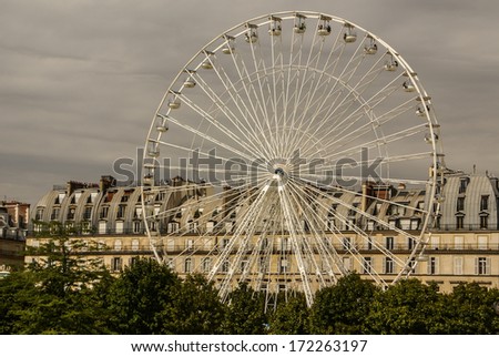 Ferris wheel (Roue de Paris) on the Place de la Concorde from Tuileries Garden. Ferris wheel was installed for 2000 millennium celebrations. Paris, France.