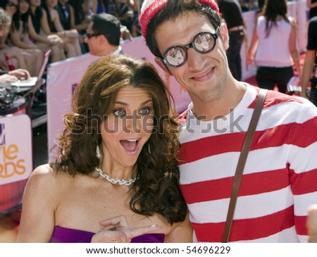 UNIVERSAL CITY, CA - JUNE 06: Samantha Harris with Waldo on the Red Carpet at the 2010 MTV Movie Awards at Gibson Amphitheatre on June 6, 2010 in Universal City, California. (Photo by Jonathan Nowak)