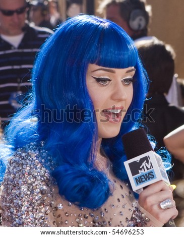 UNIVERSAL CITY, CA - JUNE 06: Katy Perry arrives on the Red Carpet at the 2010 MTV Movie Awards at Gibson Amphitheatre on June 6, 2010 in Universal City, California. (Photo by Jonathan Nowak)
