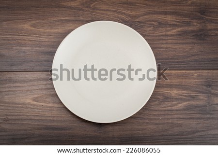 A circle plate on the table
