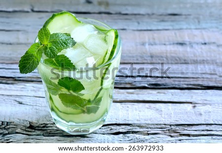 Detox cucumber and mint diet drink, healthy summer cooler