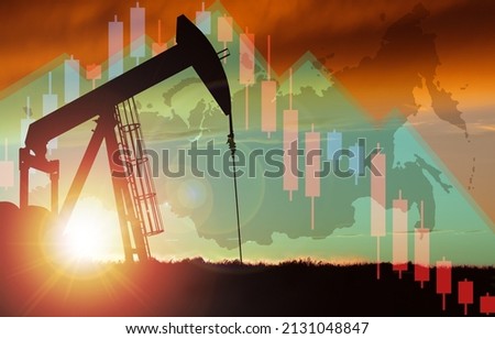 Pump jack silhouette against a sunset sky with Russian map and declining stock chart background. Concept of depletion or declining oil production or falling oil prices in Russia due to Ukraine war. Imagine de stoc © 