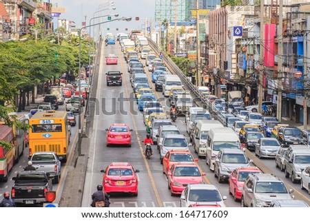 BANGKOK, THAILAND - NOVEMBER 27 : The traffic jam in Bangkok during Anti-government protest walking to The Government Complex on The Chaeng Watthana road on November 27, 2013.