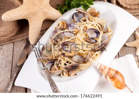 Typical plate of the Italian cuisine: spaghetti with clams.