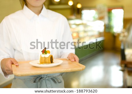 Woman carring cakes on a tray