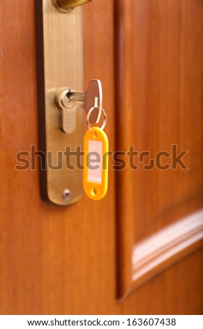 Locking up or unlocking door with key