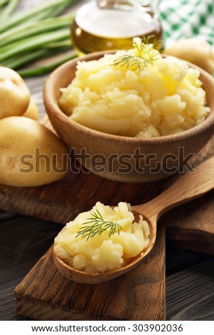Mashed potatoes in bowl on table, closeup