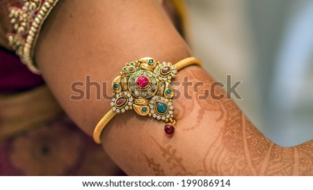 South Indian bride\'s arm jewelry