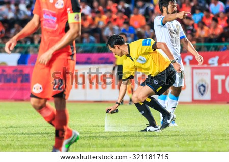 SISAKET THAILAND-SEPTEMBER 20: The referee use the vanishing spray during Thai Premier League between Sisaket FC and TOT SC at Sri Nakhon Lamduan Stadium on September 20,2015,Thailand