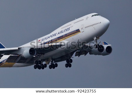 NEW YORK - DECEMBER 21:Boeing 747 Singapore Airlines approaches JFK in New York, USA on January 15, 2011 Airlines flies to destinations in 35 countries on six continents its primary hub is Singapore