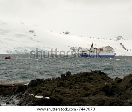 adventure travel group returing to the ship in antarctica