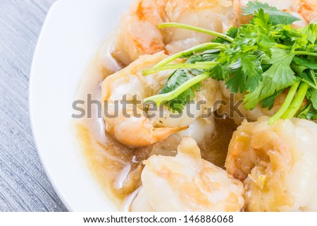 Stir fried shrimp and chicken with  oyster sauce
