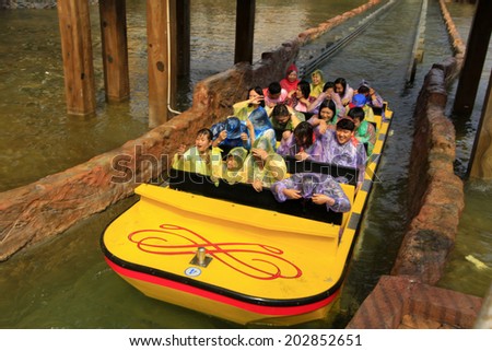 TIANJIN - MAY 17: Ships and passengers hit by water, Happy Valley, on May 17, 2014, Tianjin, China.
