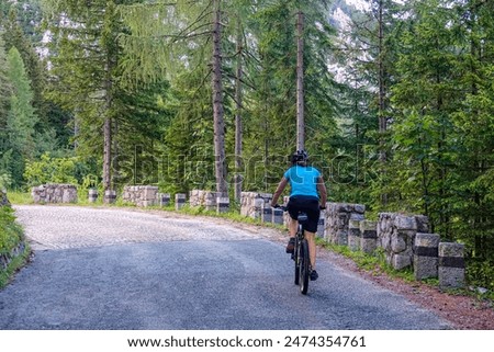 Similar – Foto Bild Nicht erkennbare Reisende im Nadelwald