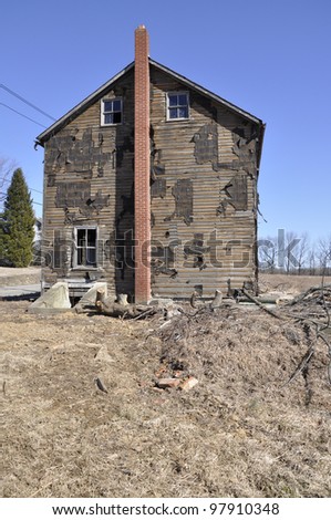 old wood farmhouse in eastern pennsylvania