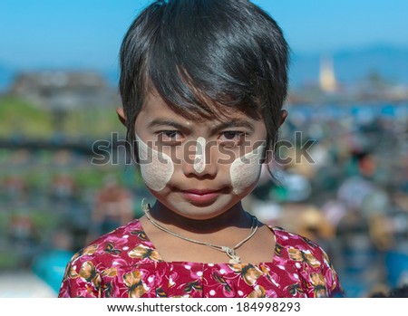 INLE LAKE, MYANMAR - DEC 31: face of unidentified the young girl  burmese with traditional thanaka, on December 31, 2010 in Inle Lake, Myanmar.