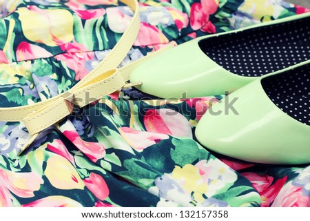 Green shoes and belt on the dress