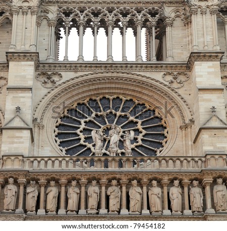 Notre Dame of Paris: Virgin and kid over large rose and gallery of kings under the balustrade of the main facade