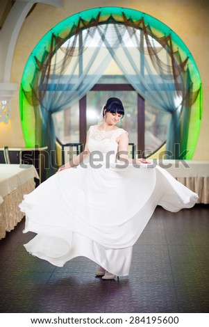 bride dance white wedding dress elegant rotate
