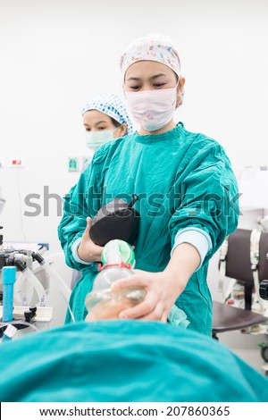 anesthesia nurse holding oxygene mask for pre oxygenation